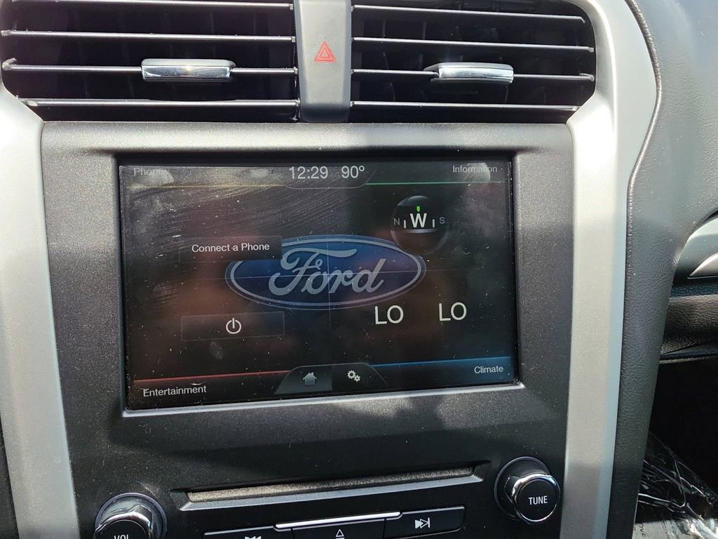Used 2016 Ford Fusion SE FWD image 16