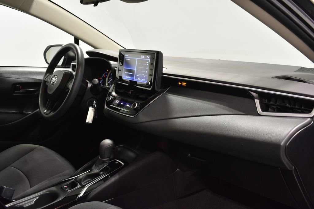 Used 2022 Toyota Corolla LE image 32