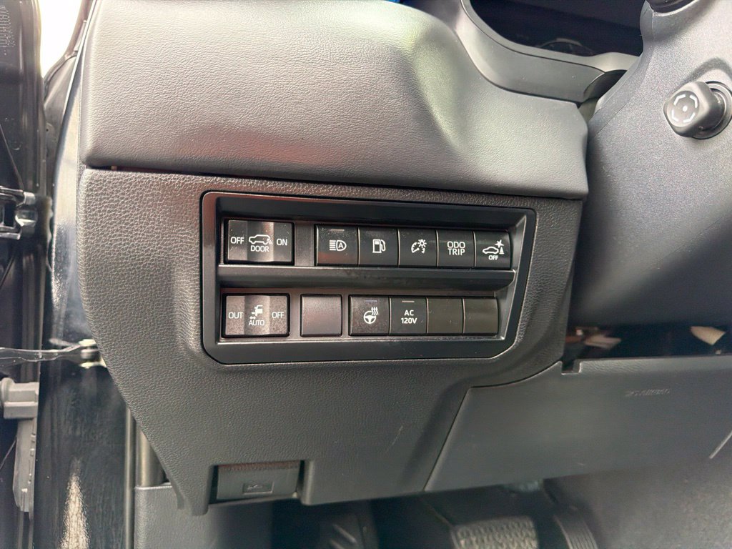 Used 2023 Toyota Sequoia Platinum AWD/4WD image 41