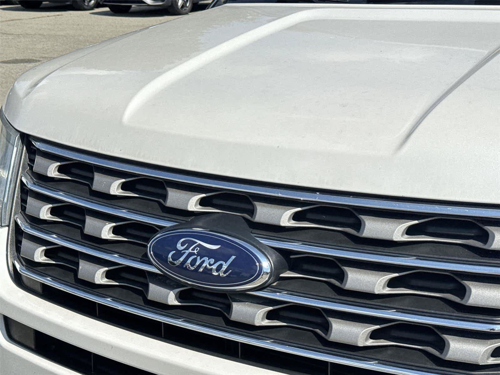 Used 2016 Ford Explorer XLT w/ Equipment Group 202A AWD/4WD image 10
