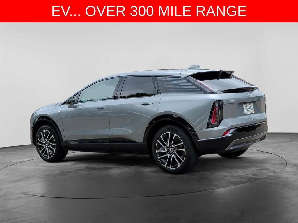 Used 2025 Cadillac Optiq Sport 2 w/ LPO, Floor Liner Package AWD/4WD image 5
