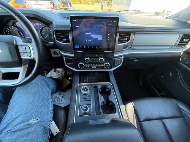 Used 2024 Ford Expedition Max XLT image 10