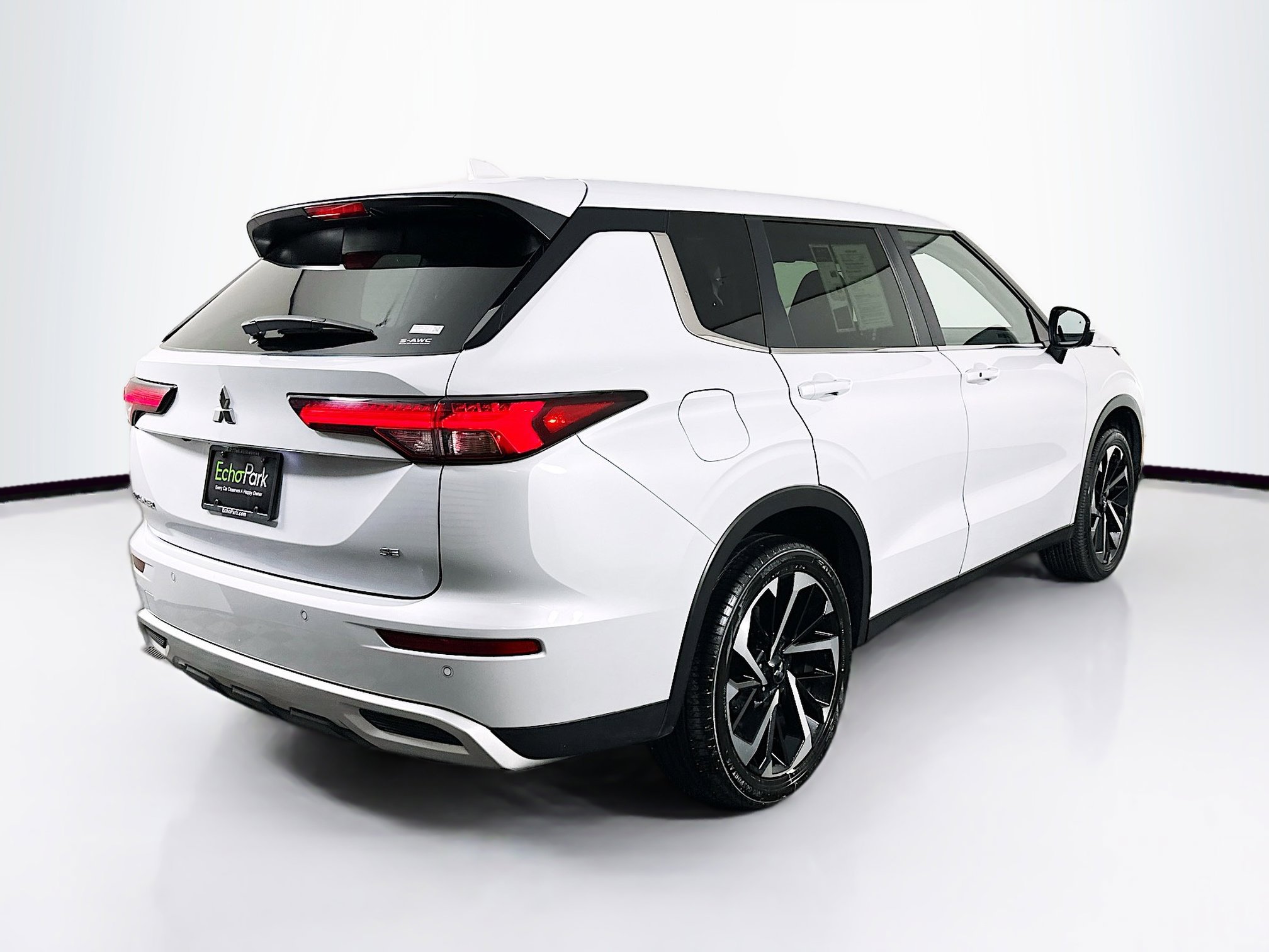 Used 2024 Mitsubishi Outlander SE image 9