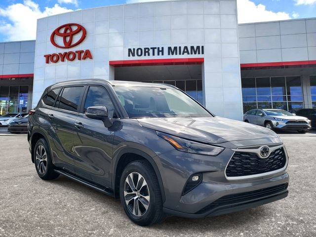 Used 2024 Toyota Highlander XLE image 1