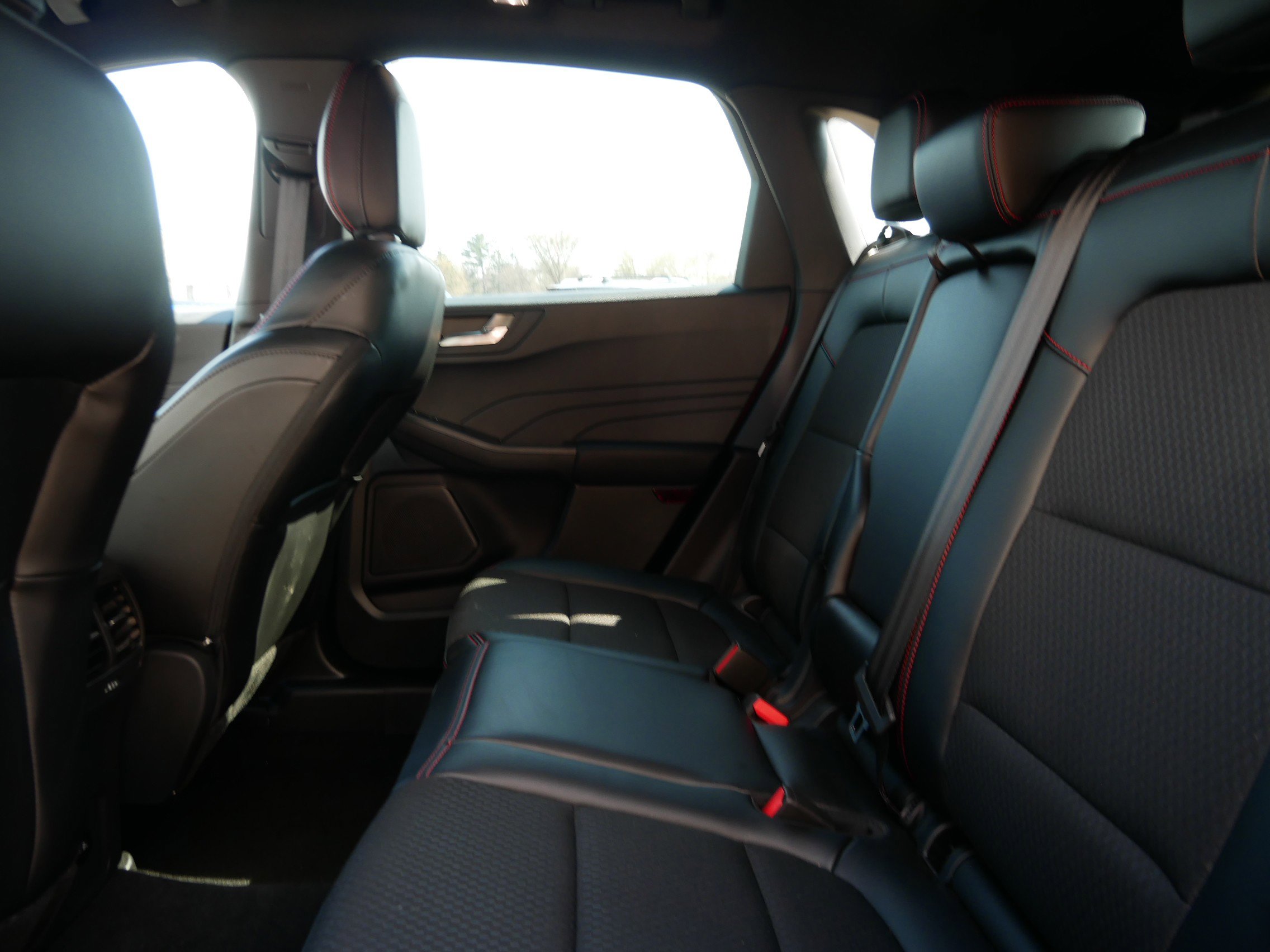 New 2025 Ford Escape ST-Line w/ Tech Pack #1 AWD/4WD image 6