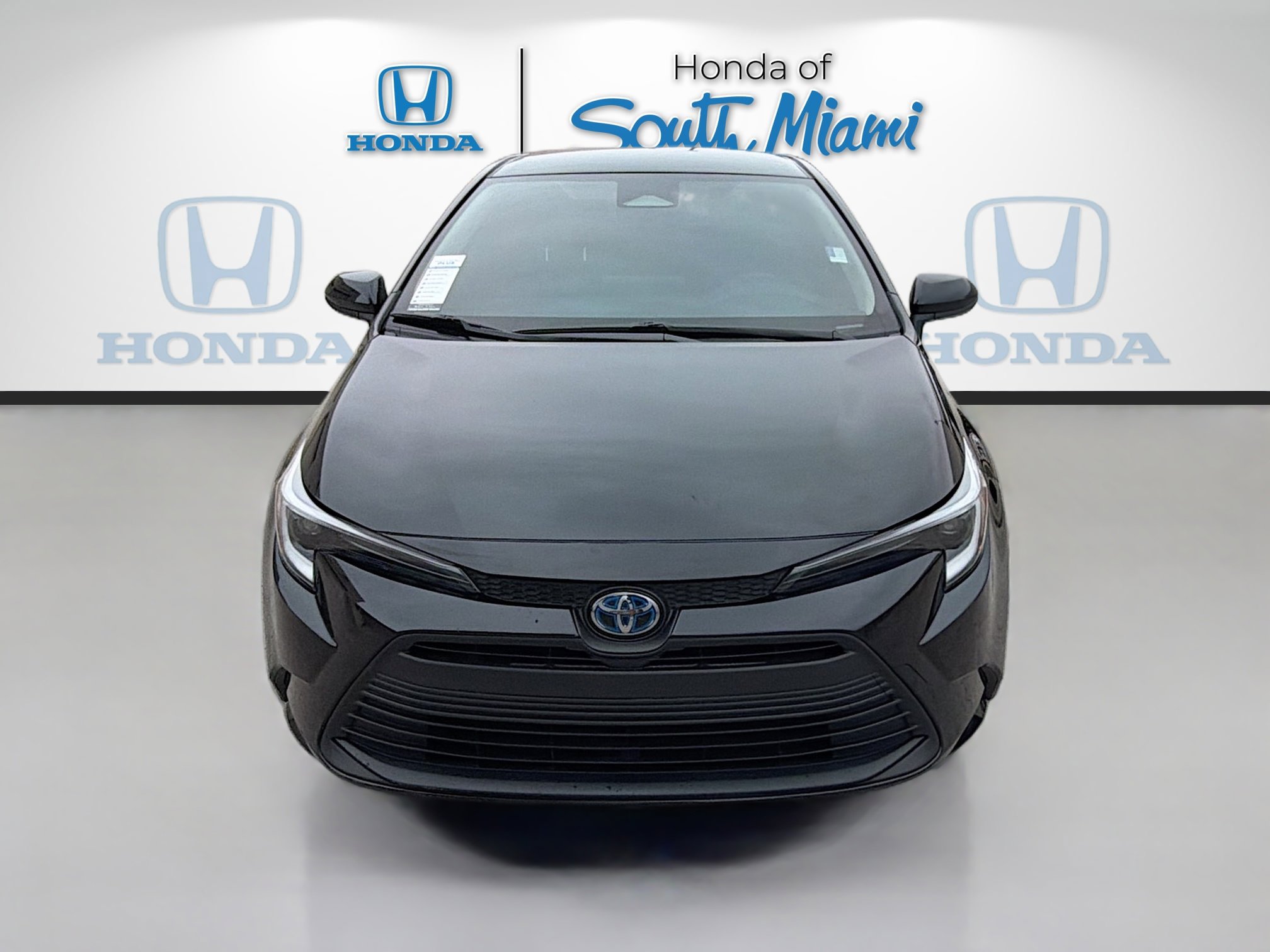 Used 2024 Toyota Corolla LE image 2