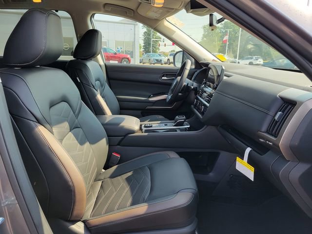 New 2025 Nissan Pathfinder Platinum w/ Cargo Package image 20