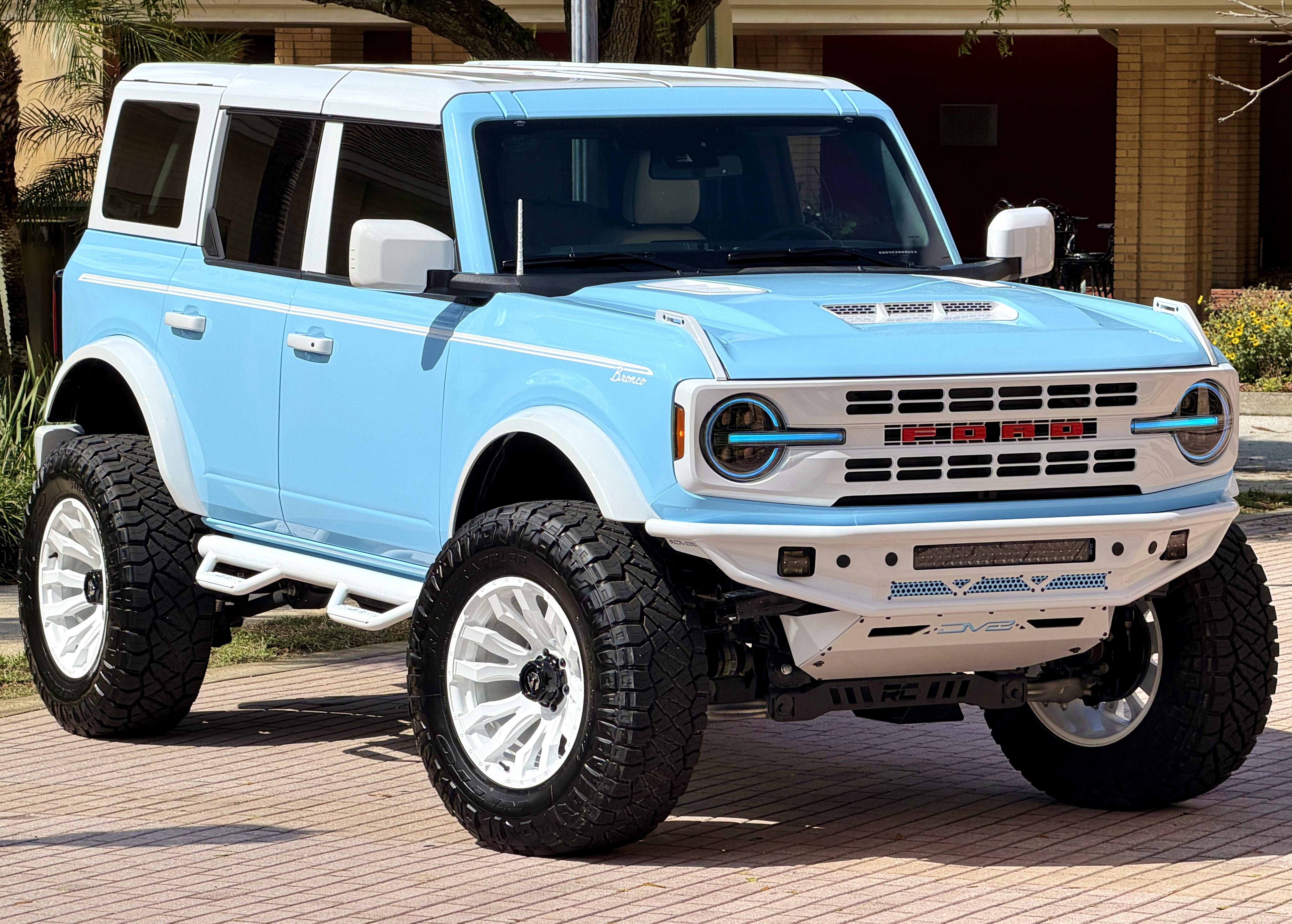 Used 2025 Ford Bronco Outer Banks AWD/4WD image 11