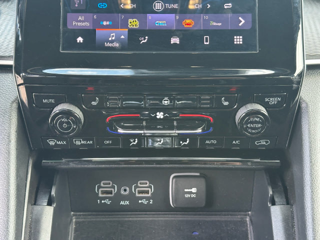 Used 2025 Jeep Grand Cherokee Altitude AWD/4WD image 17