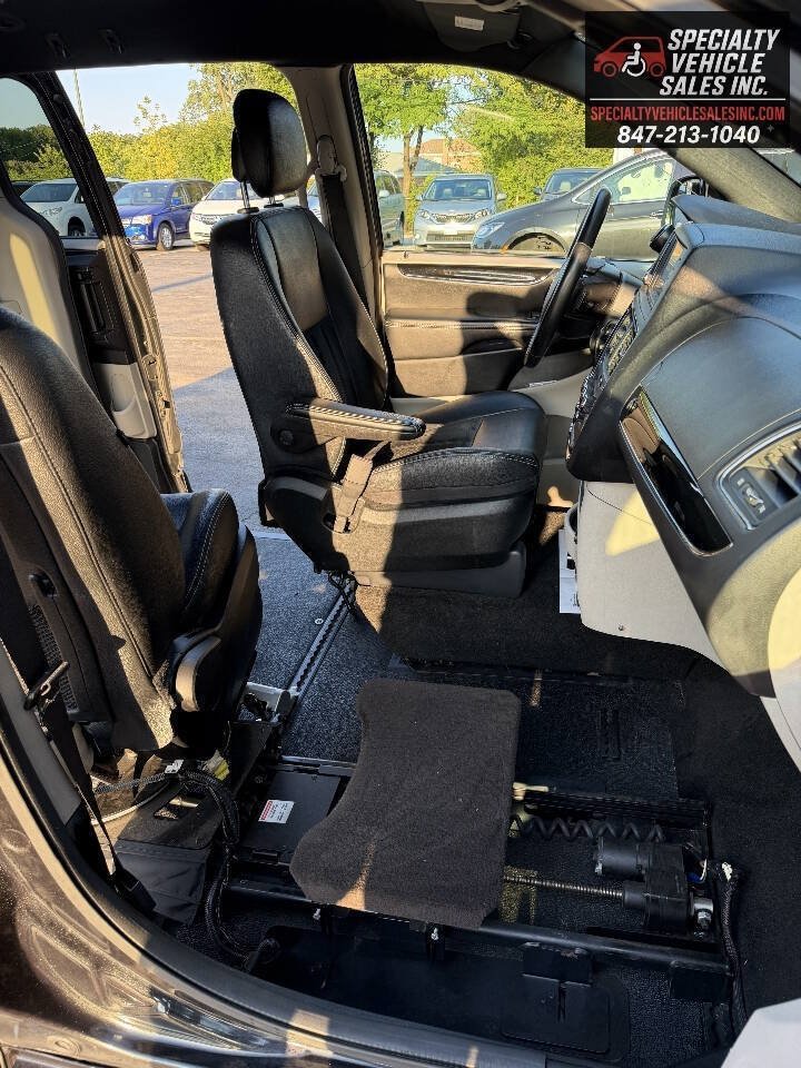 Used 2018 Dodge Grand Caravan SXT FWD image 23