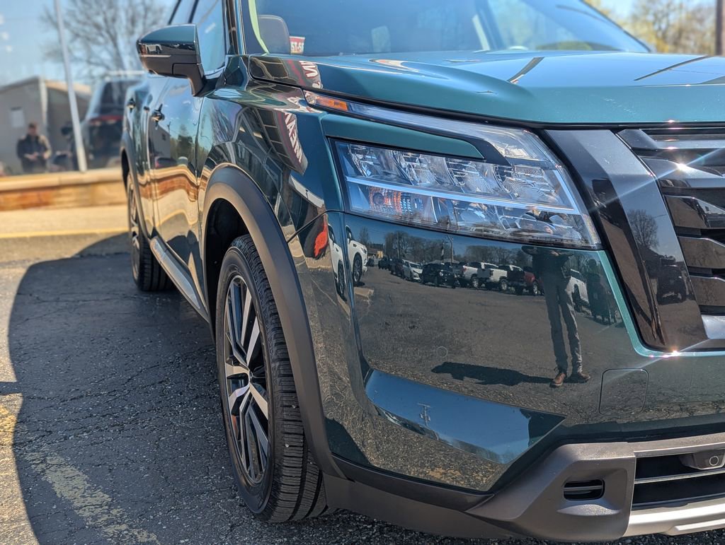 Used 2023 Nissan Pathfinder Platinum image 12