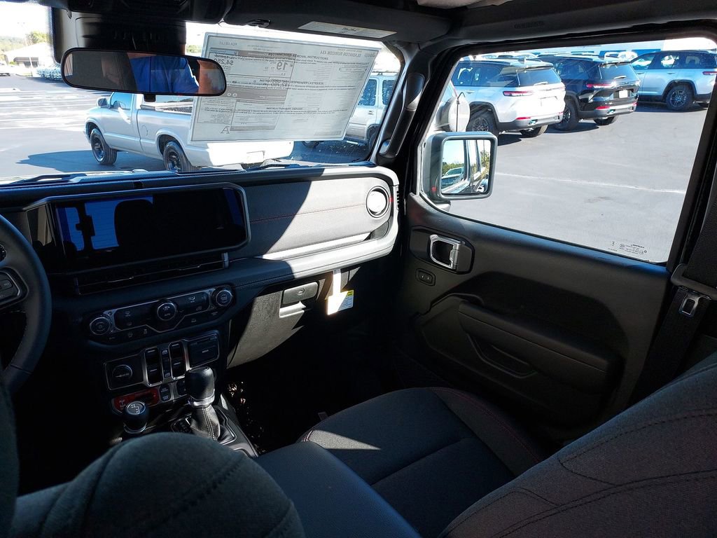 Used 2025 Jeep Gladiator Rubicon AWD/4WD image 11