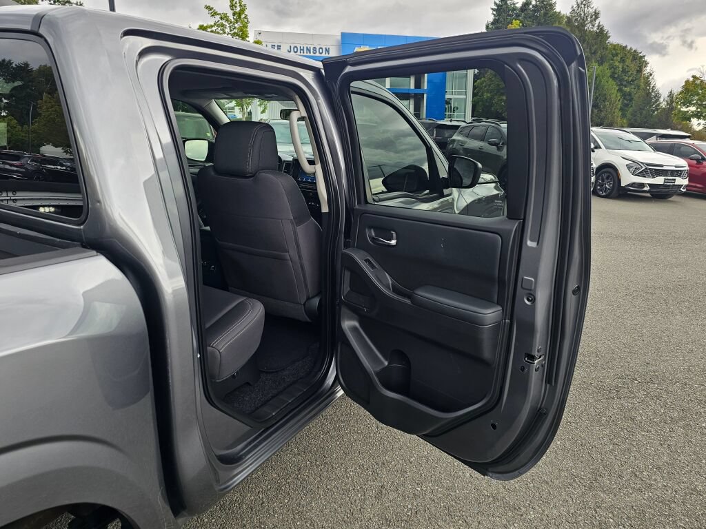 Used 2022 Nissan Frontier SV AWD/4WD image 25