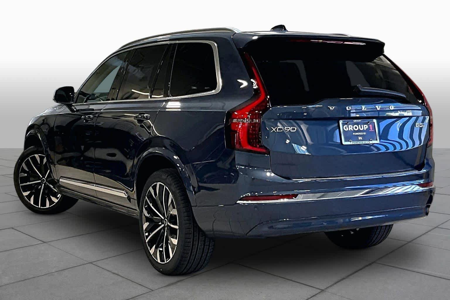 New 2026 Volvo XC90 B5 Plus w/ Protection Package Premier AWD/4WD image 3