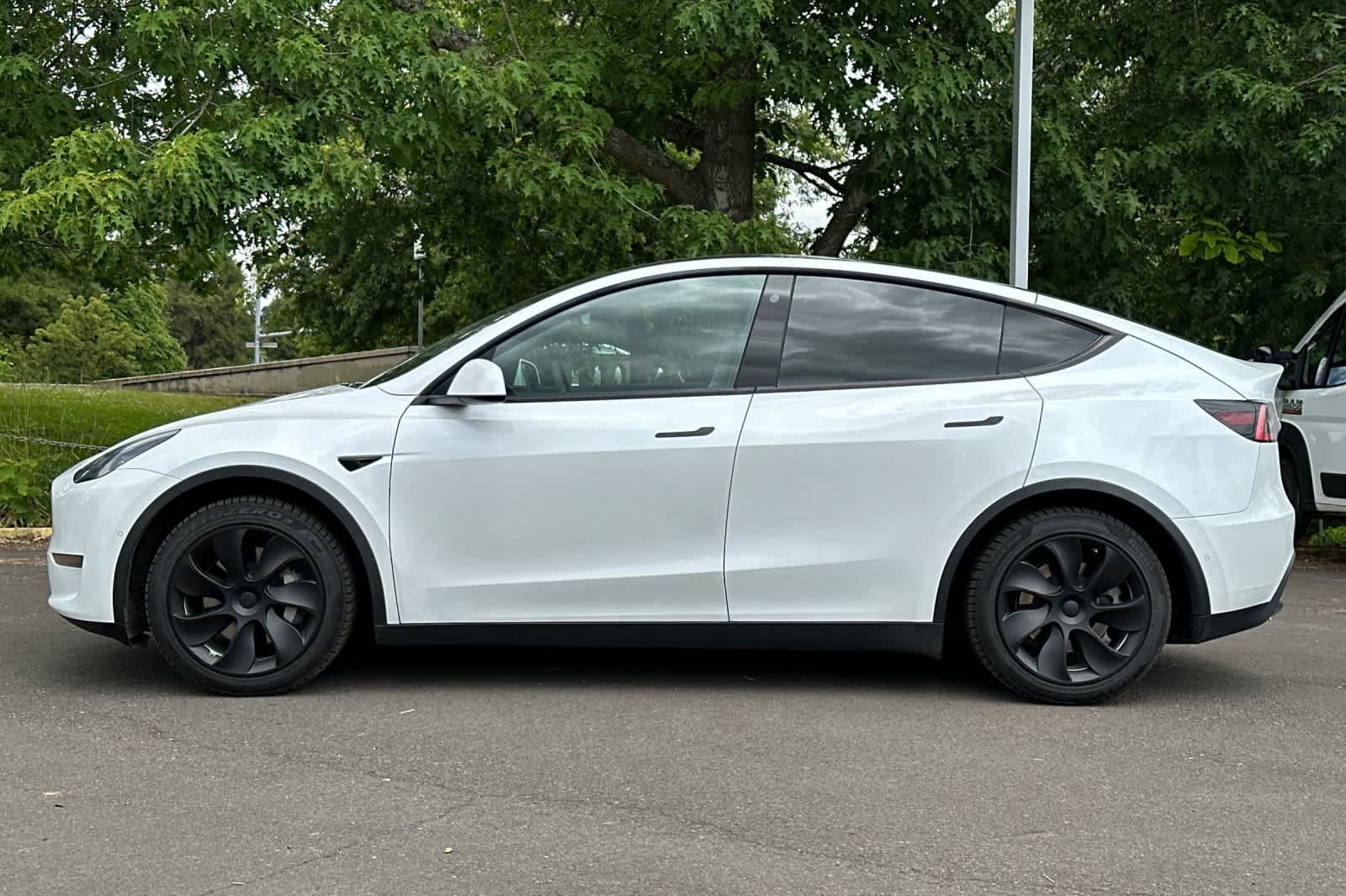Used 2021 Tesla Model Y Long Range AWD/4WD image 5