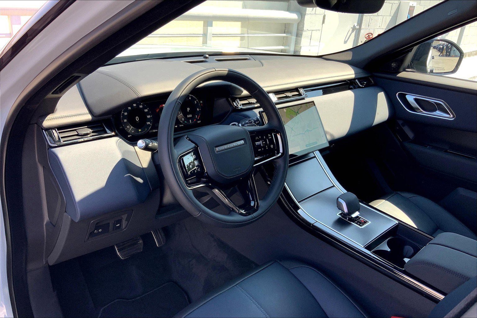 New 2026 Land Rover Range Rover Velar Dynamic SE image 5