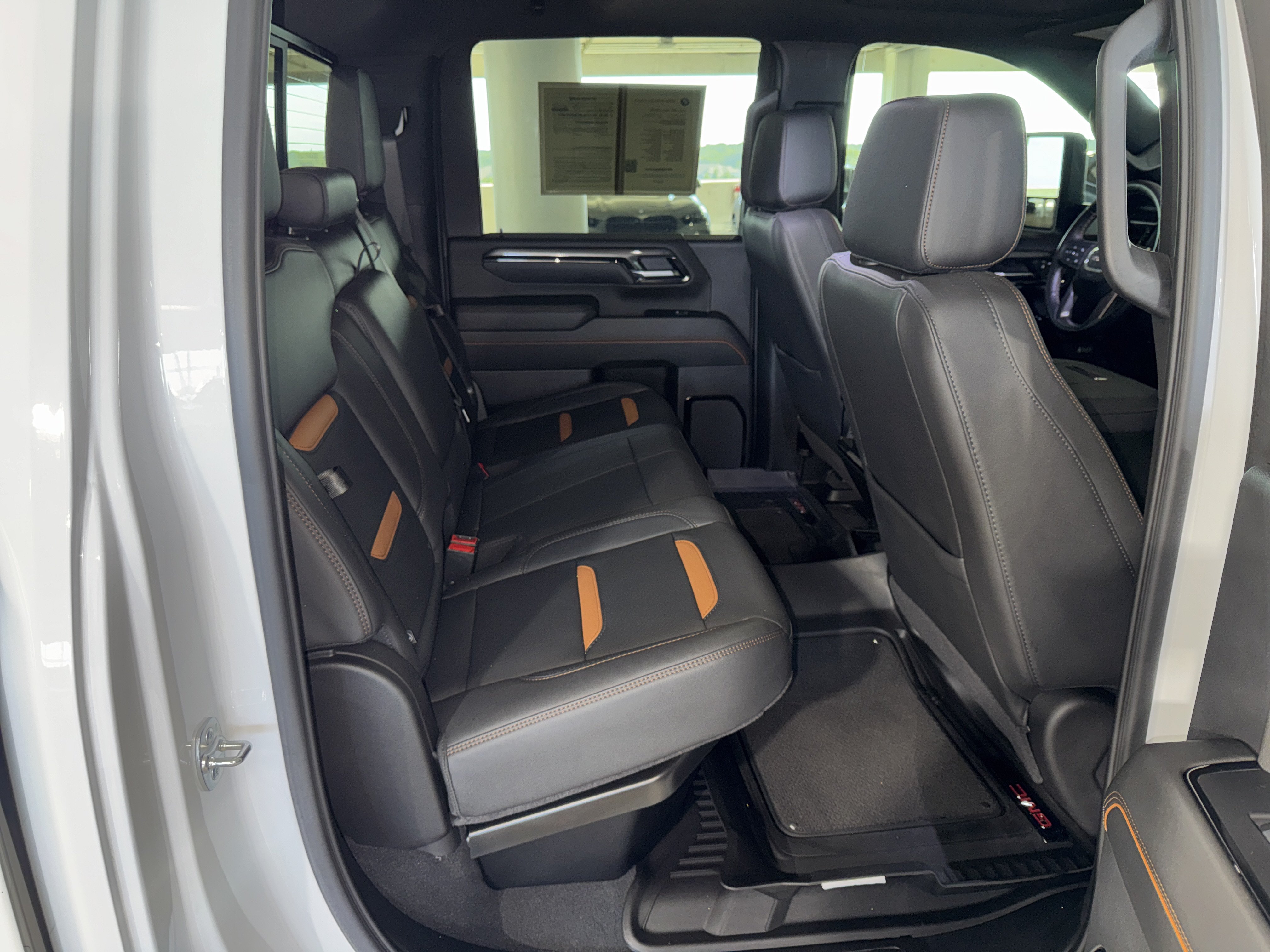 Used 2025 GMC Sierra 2500 AT4 w/ AT4 Premium Plus Package AWD/4WD image 12