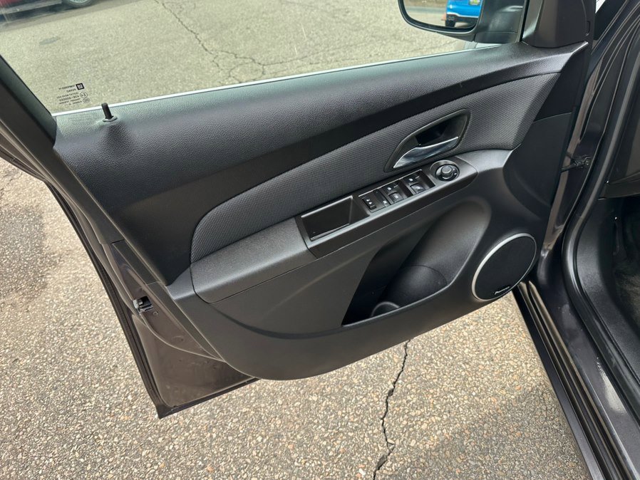 Used 2015 Chevrolet Cruze Diesel w/ Sun And Sound Package image 10