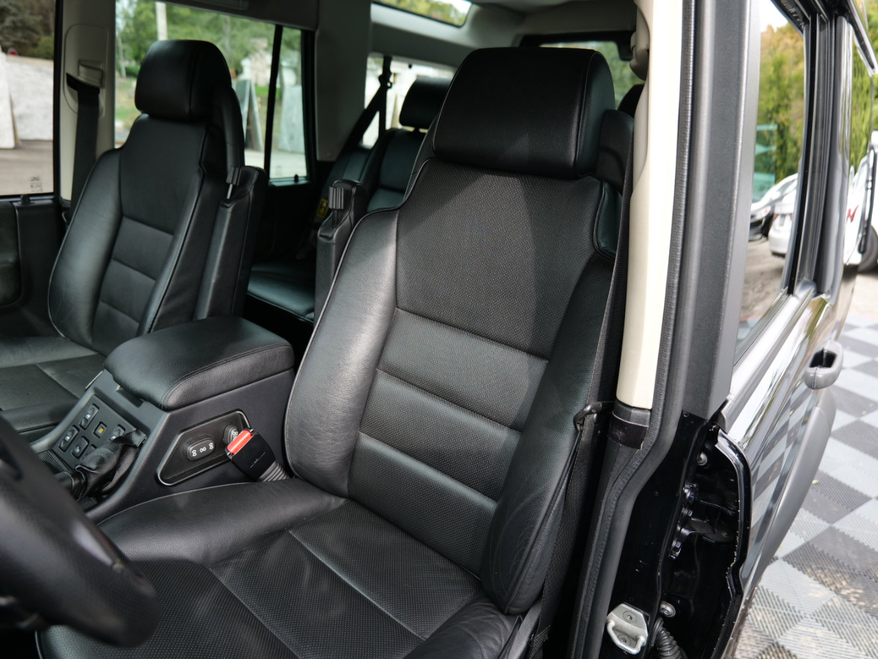 Used 2004 Land Rover Discovery SE image 18