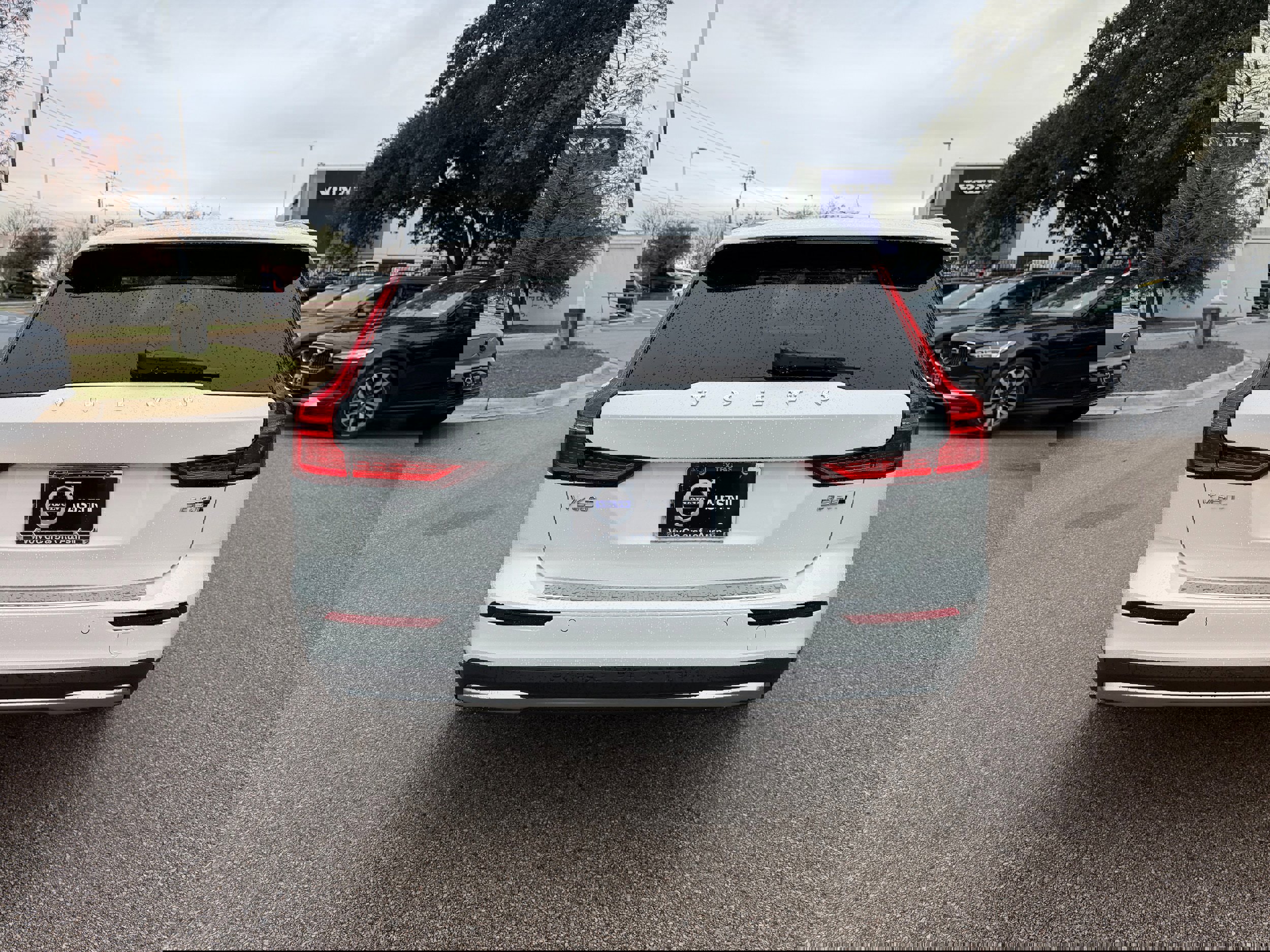 New 2026 Volvo V60 B5 Cross Country Plus w/ Protection Package Premier image 5