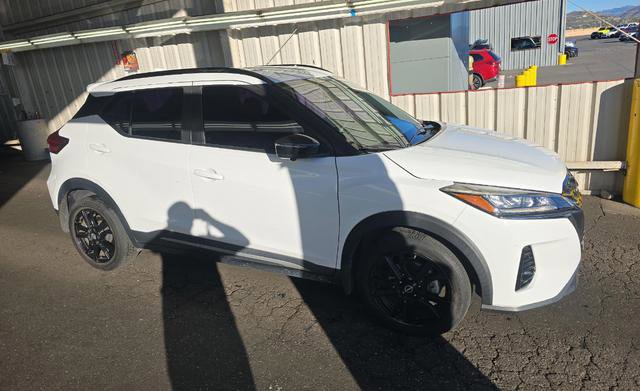 Used 2022 Nissan Kicks SR w/ Premium Package image 2