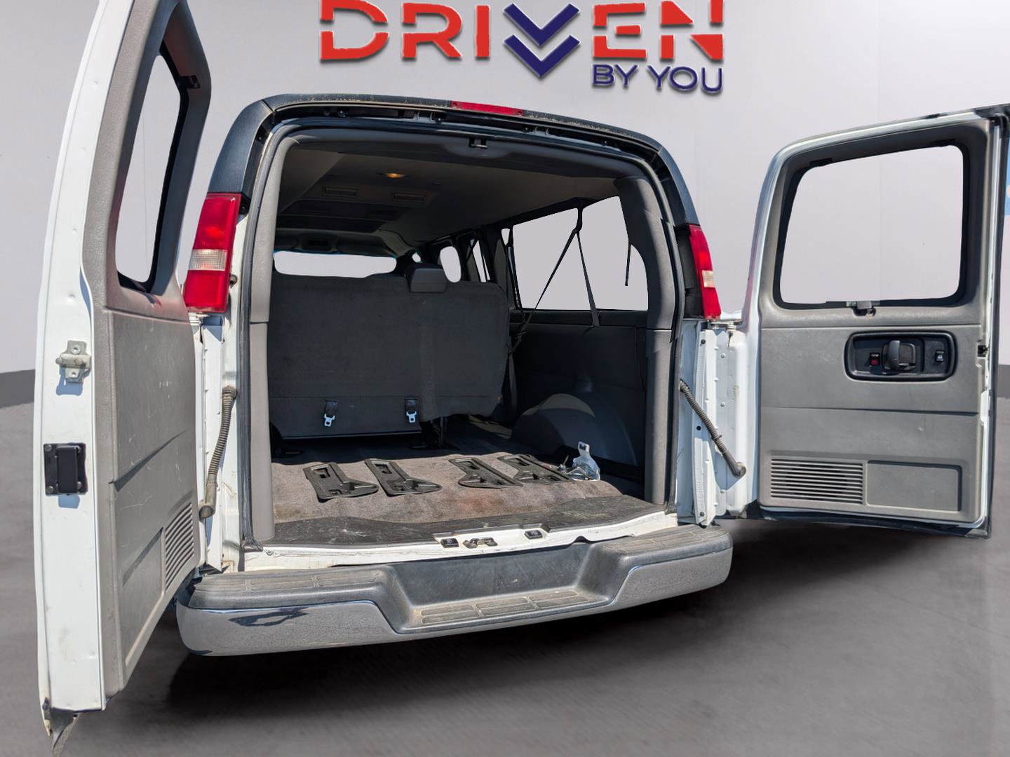 Used 2017 Chevrolet Express 3500 LT w/ LT Preferred Equipment Group image 26