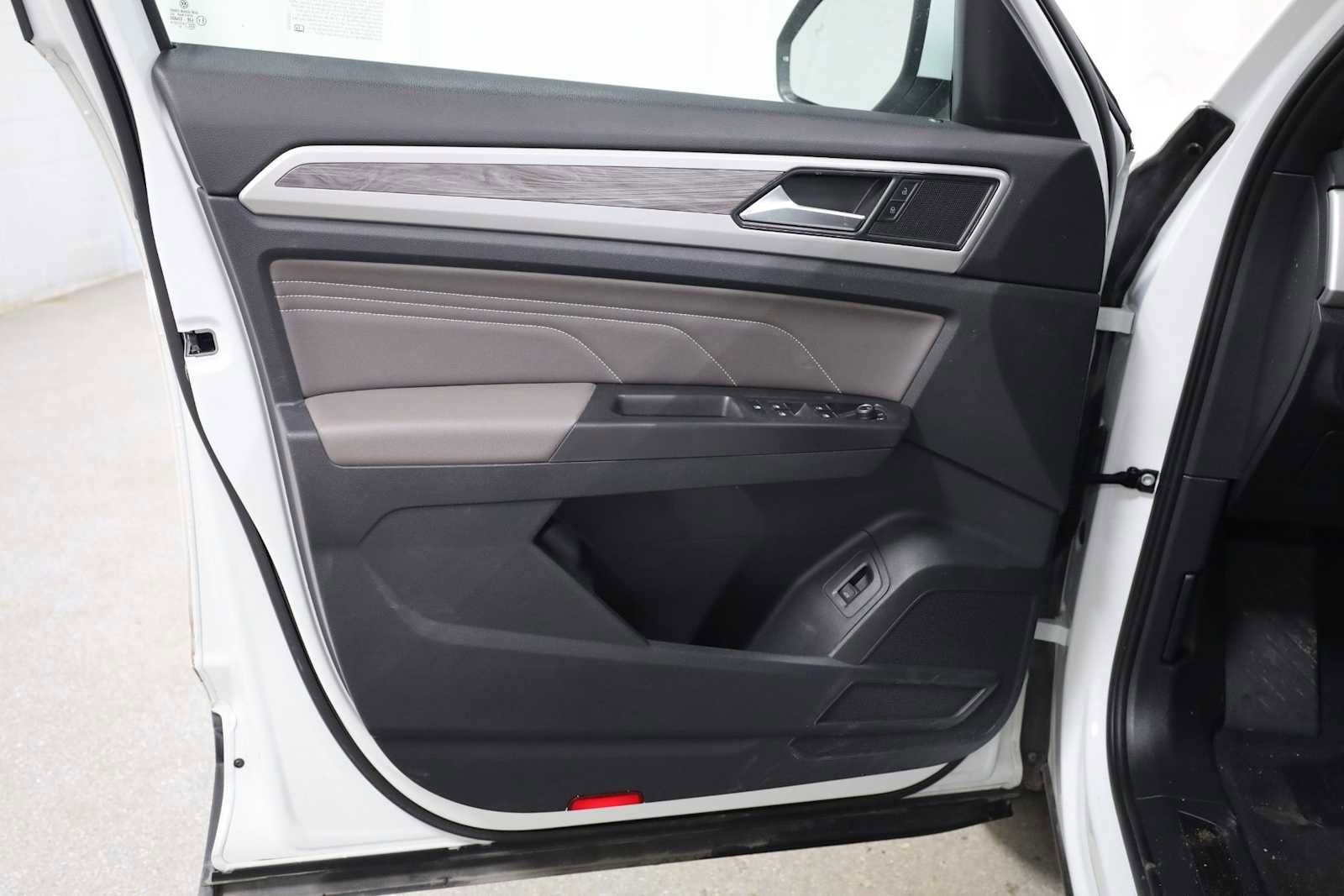 Used 2023 Volkswagen Atlas Cross Sport SE image 16