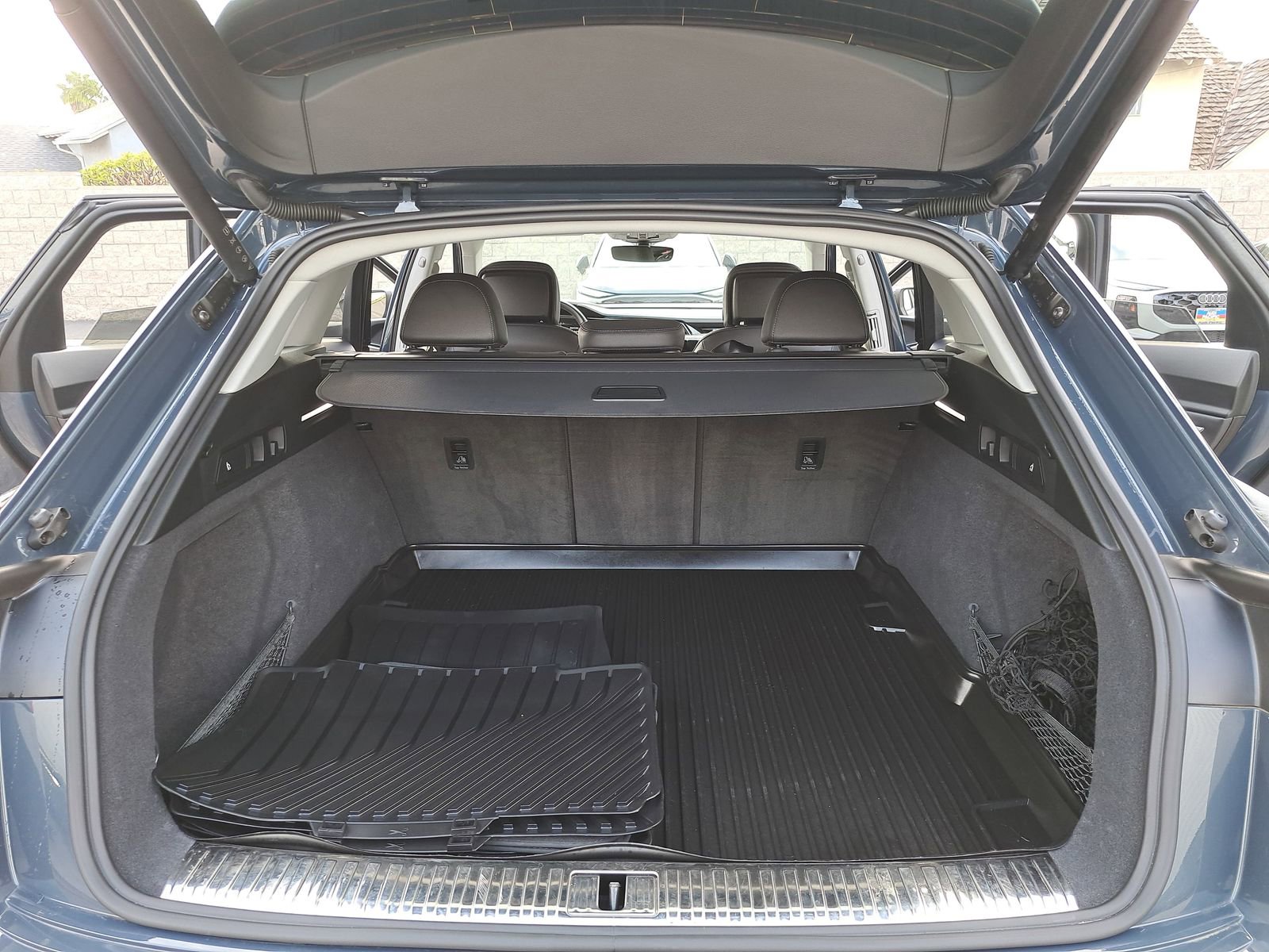 Used 2024 Audi Q8 e-tron Premium Plus w/ Premium Plus Package image 12