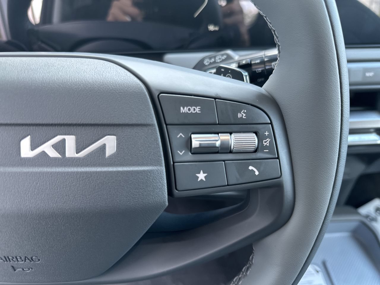 New 2027 Kia EV3 Wind FWD image 7