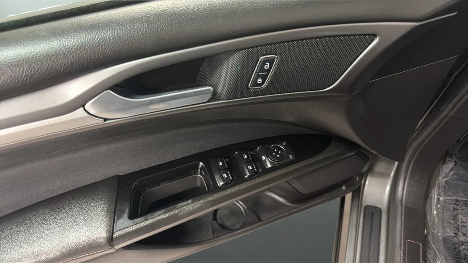 Used 2016 Ford Fusion SE FWD image 16