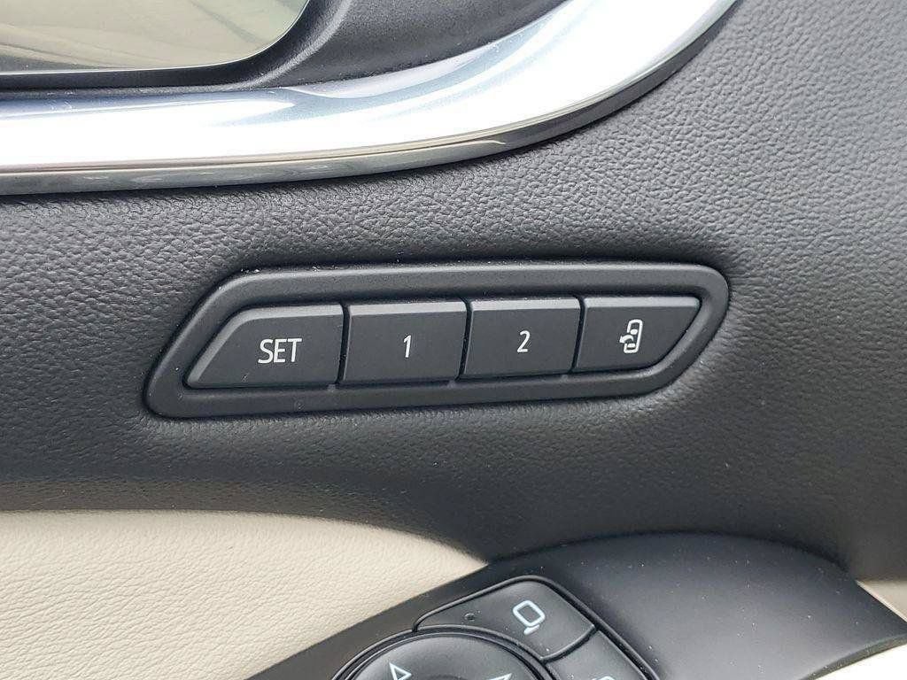Used 2022 Buick Enclave Avenir w/ Avenir Technology Package AWD/4WD image 23