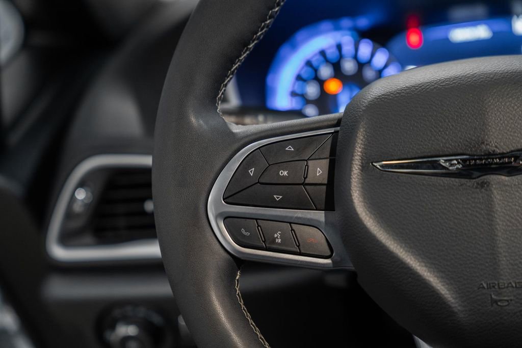 Used 2025 Chrysler Pacifica Select image 31