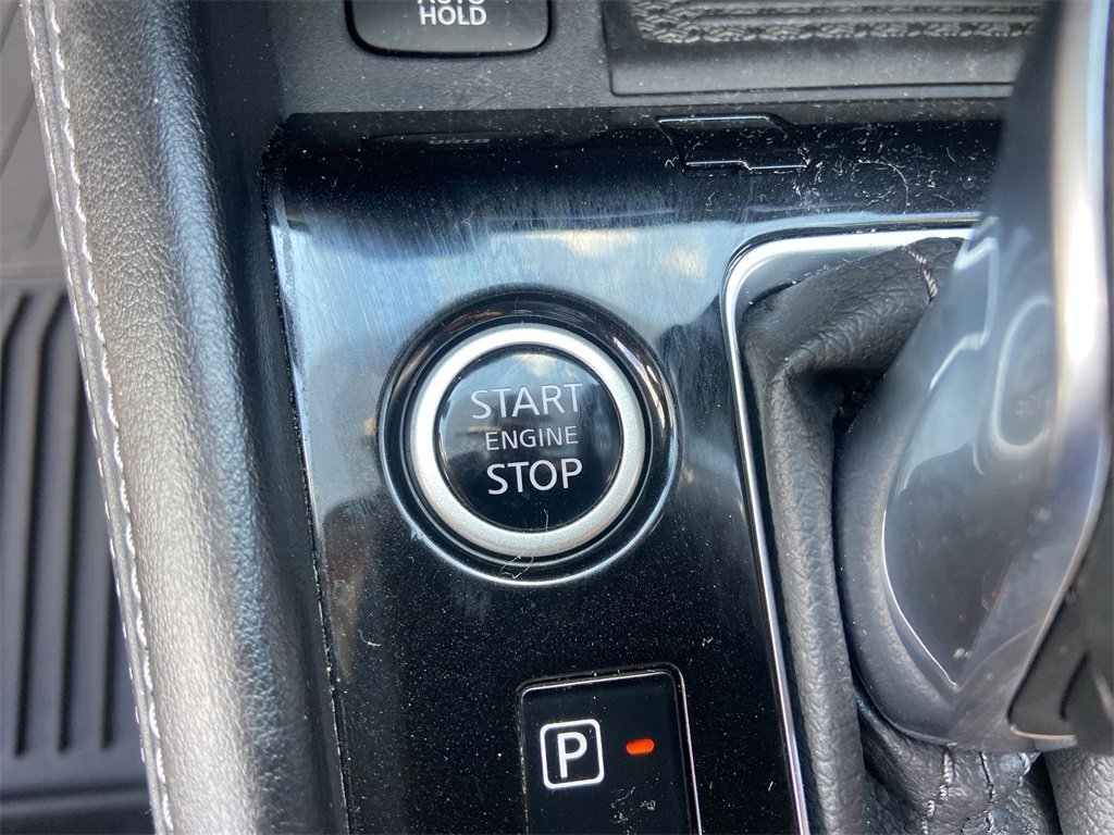 Used 2021 Nissan Kicks SR image 16