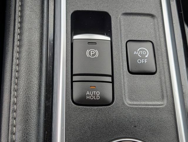 Used 2023 Nissan Pathfinder SL image 16