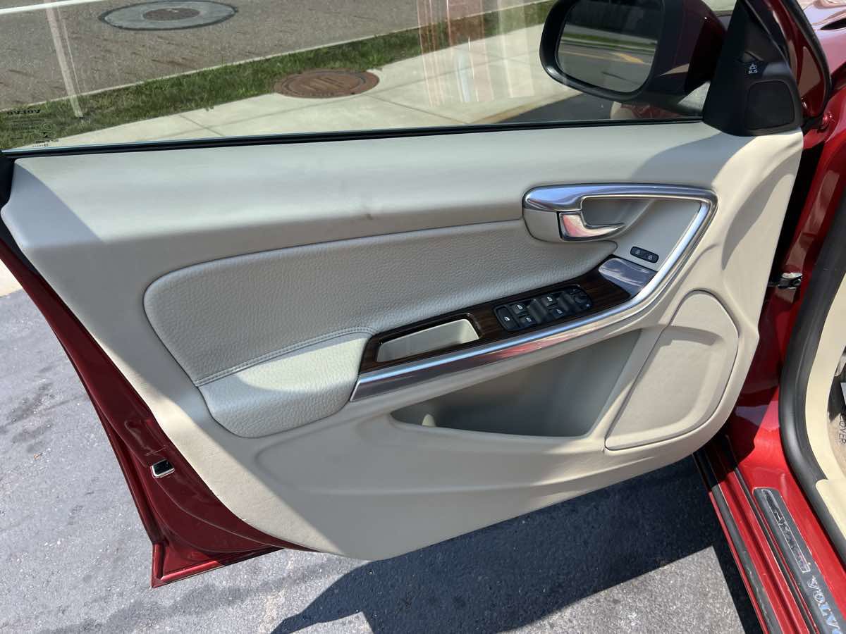 Used 2014 Volvo S60 T5 image 11