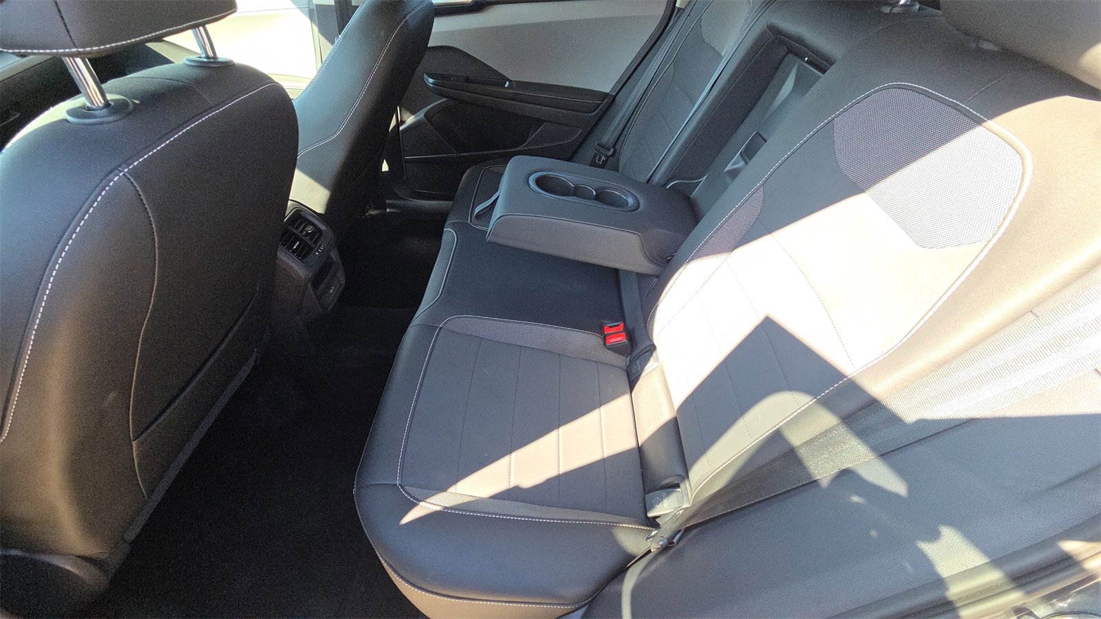 Used 2024 Volkswagen Taos SE image 20