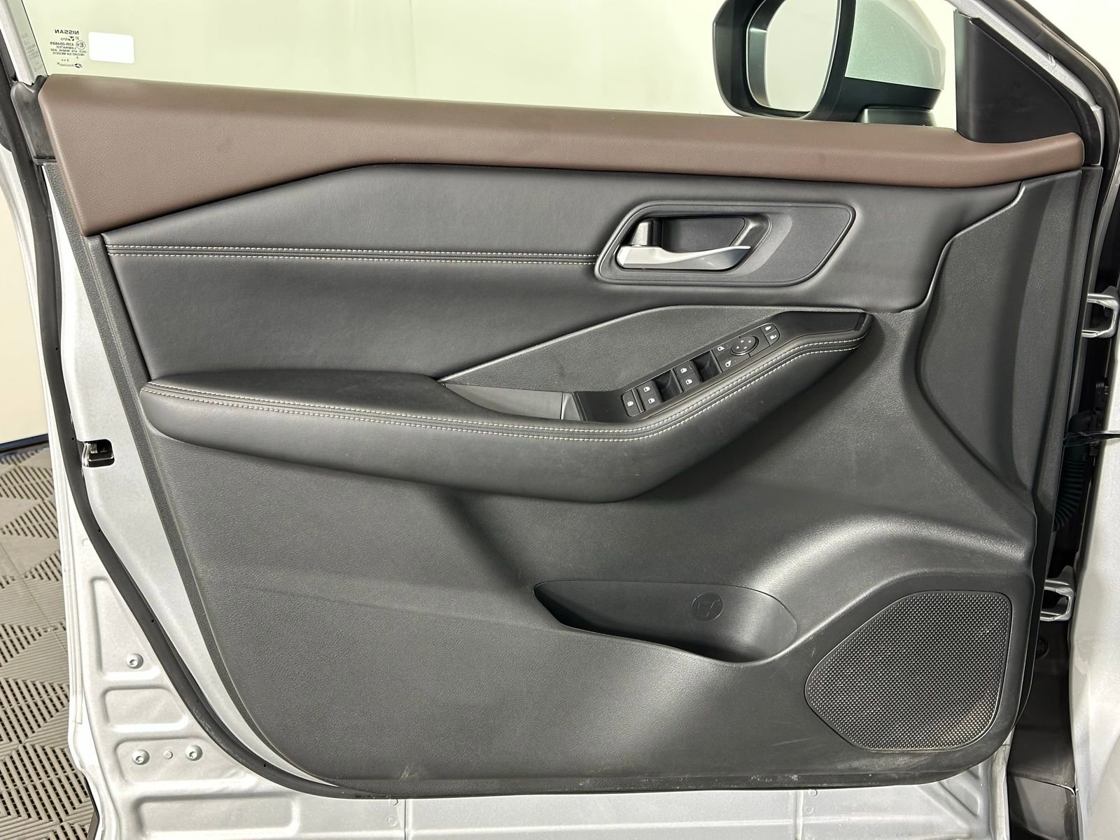 Used 2023 Nissan Rogue SV w/ SV Premium B Package image 36