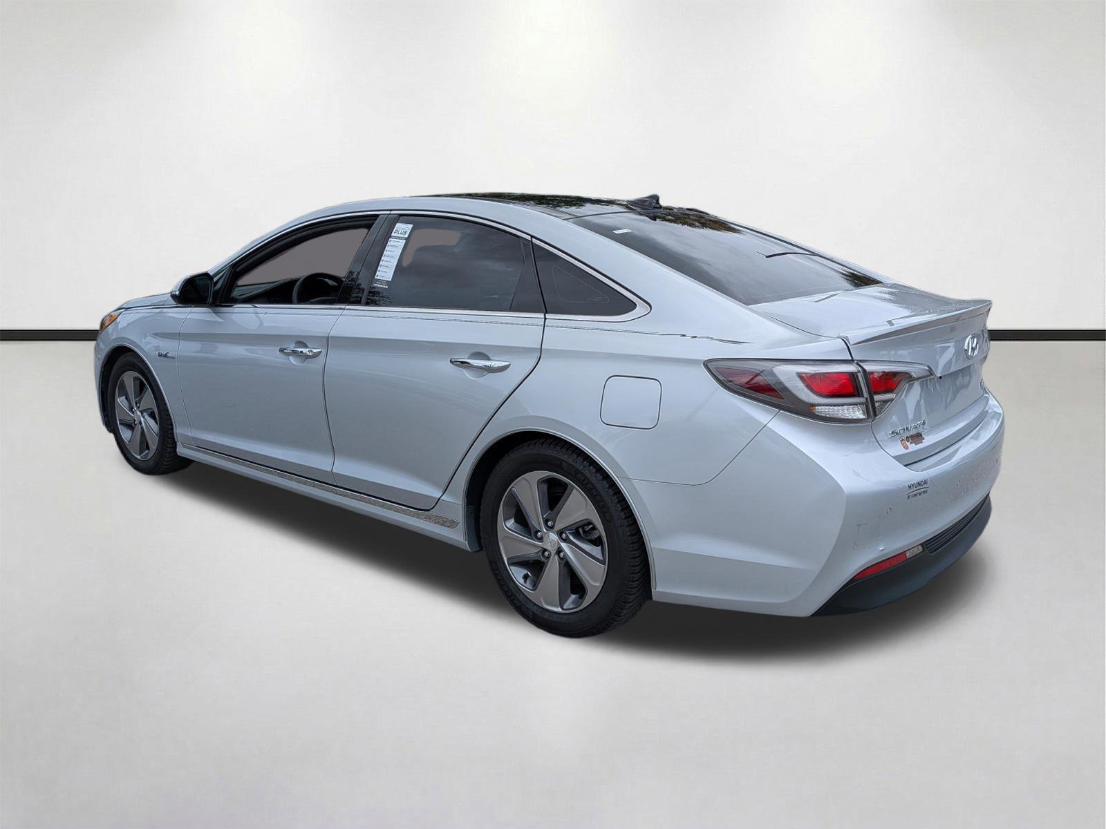 Used 2017 Hyundai Sonata Limited w/ Ultimate Package 02 FWD image 6