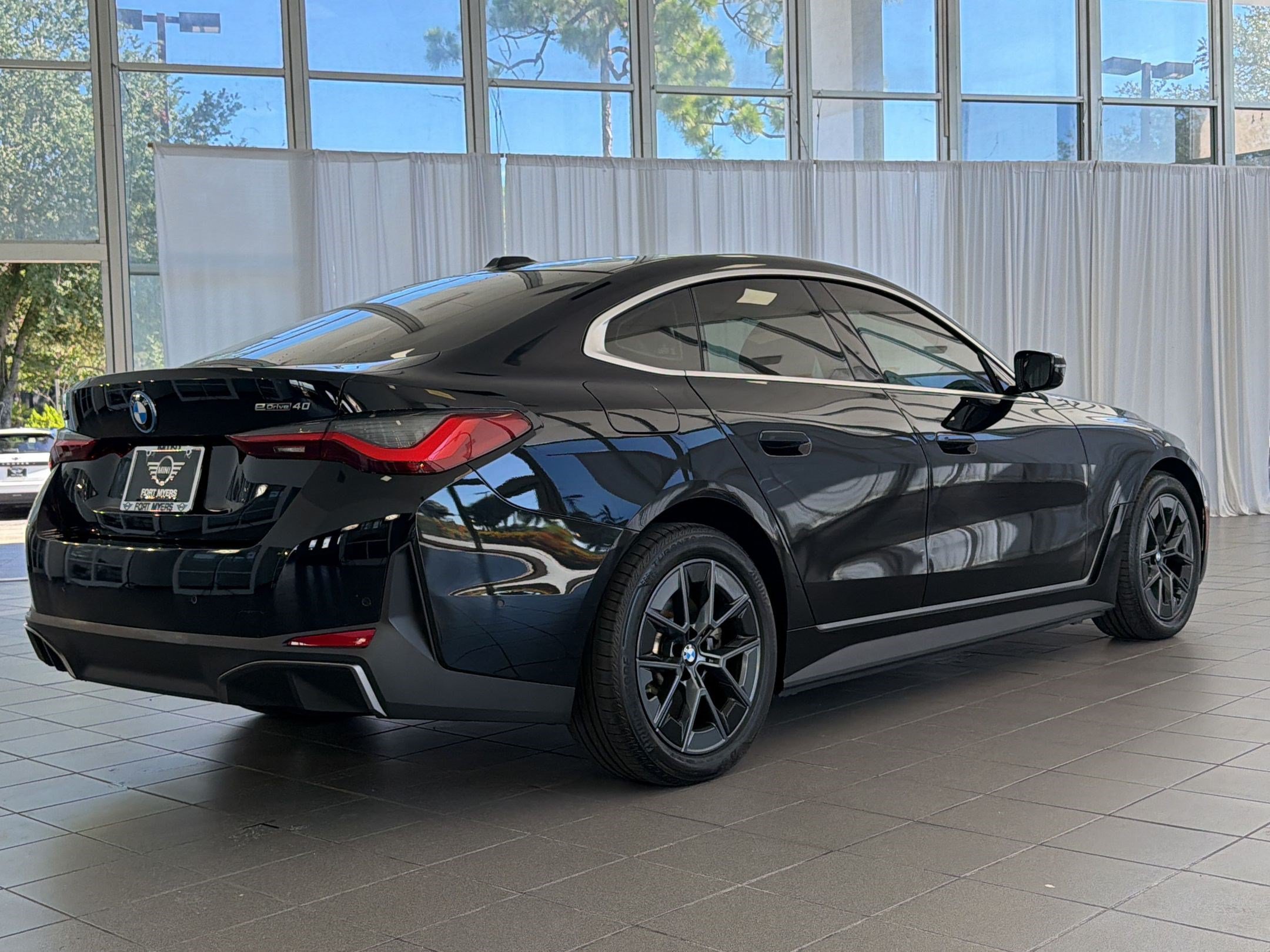 Used 2025 BMW i4 eDrive40 w/ Premium Package RWD image 9