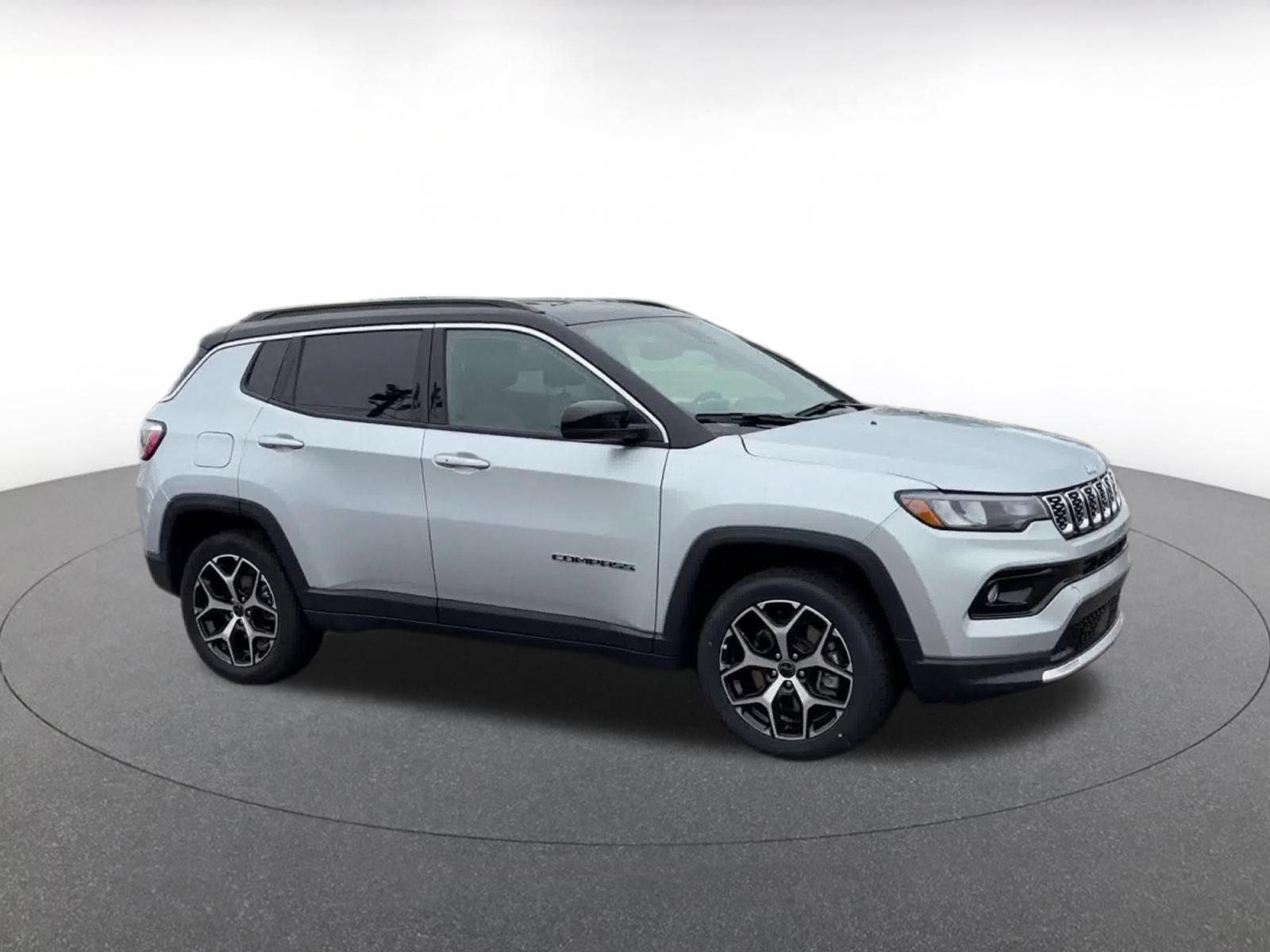 Used 2025 Jeep Compass Limited AWD/4WD image 2