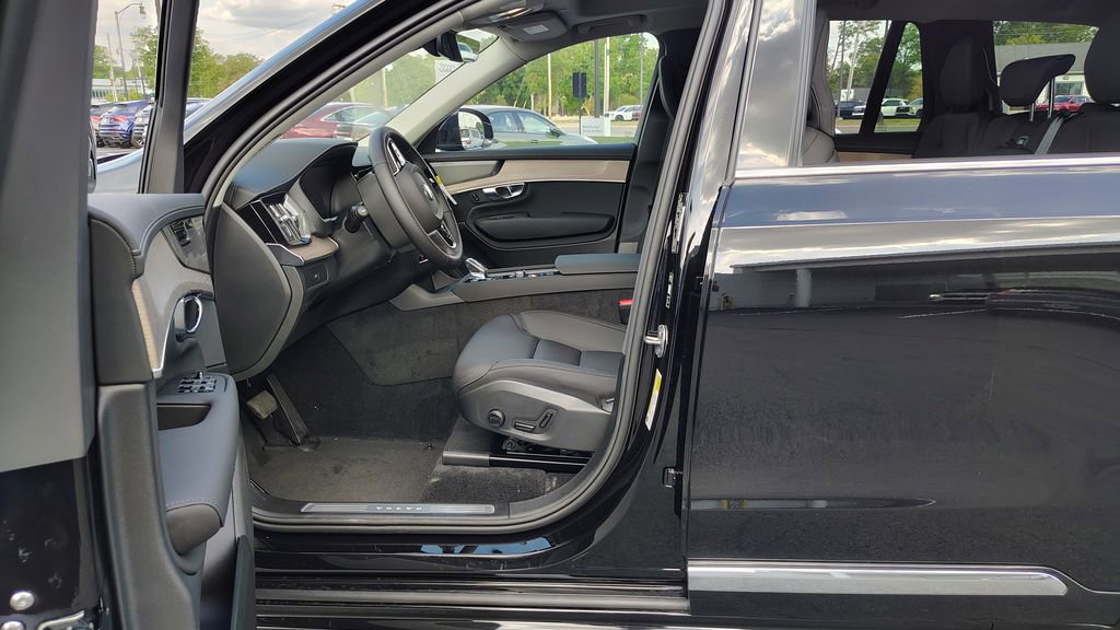 New 2026 Volvo XC90 B6 Plus w/ Protection Package Premier AWD/4WD image 7