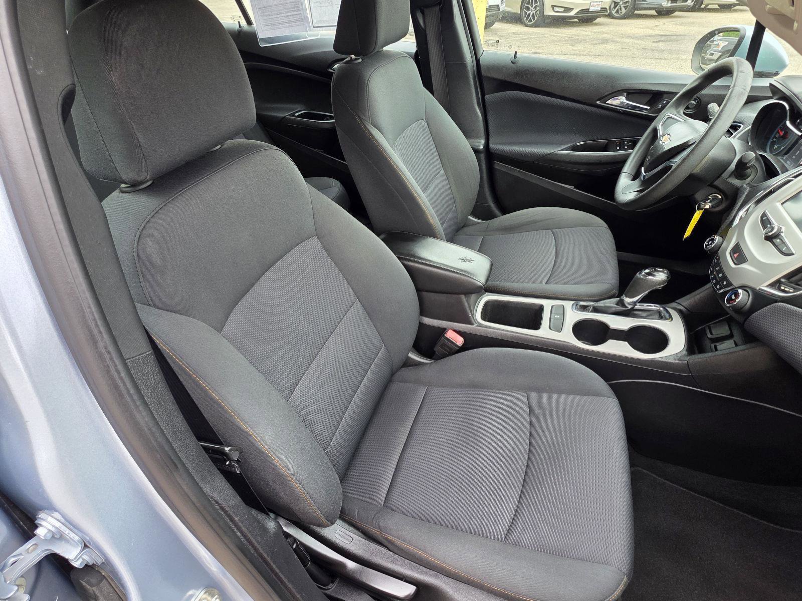 Used 2018 Chevrolet Cruze LS FWD image 21