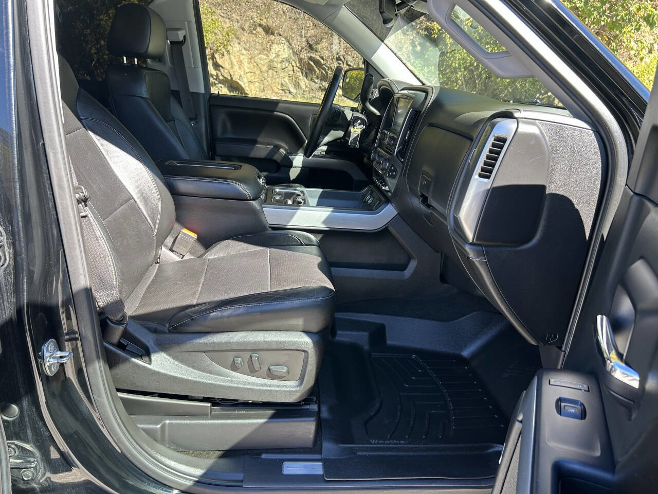 Used 2017 Chevrolet Silverado 1500 LTZ Z71 w/ LTZ Plus Package image 28