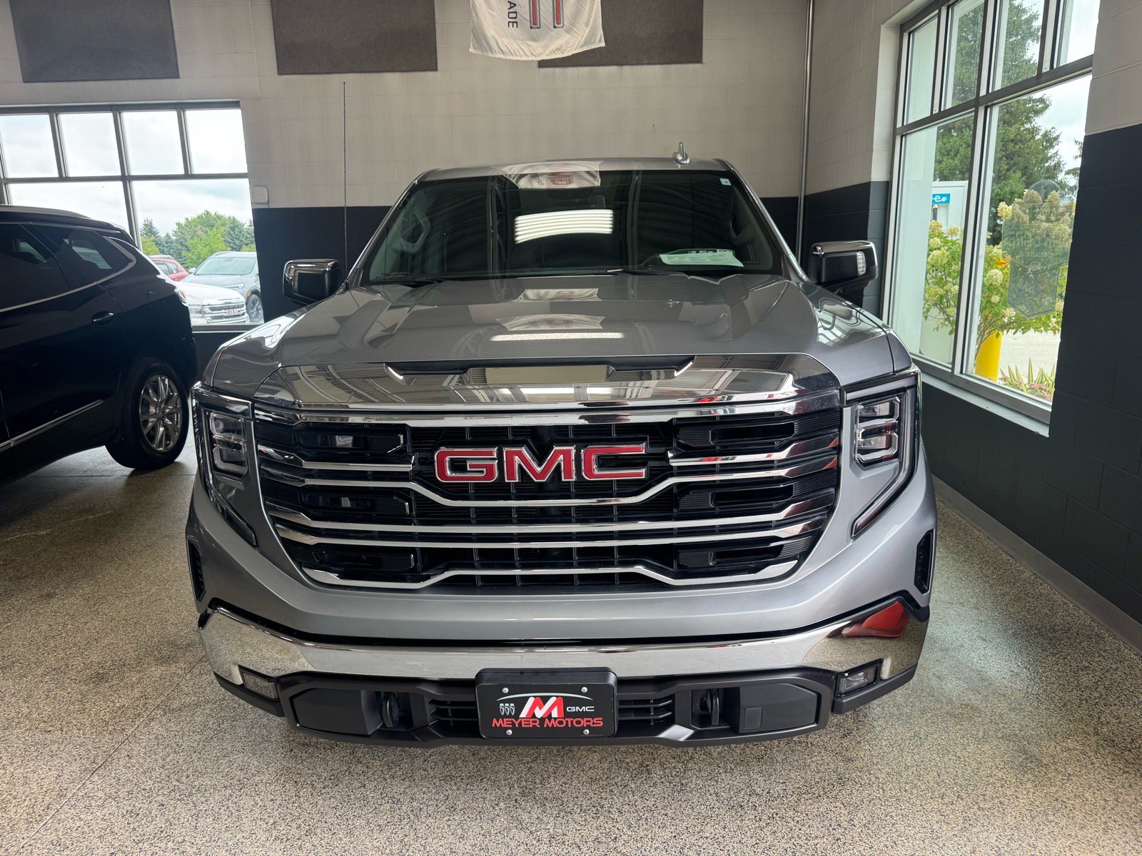 Used 2025 GMC Sierra 1500 SLT w/ SLT Convenience Package AWD/4WD image 2