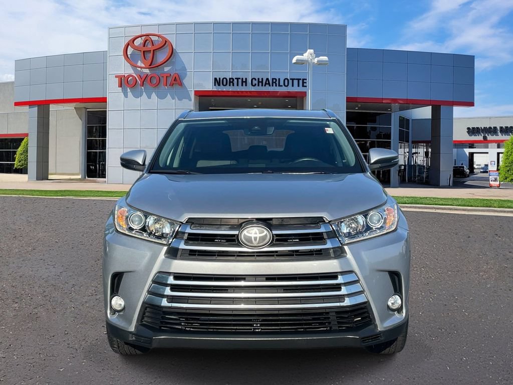 Used 2017 Toyota Highlander Limited FWD image 2