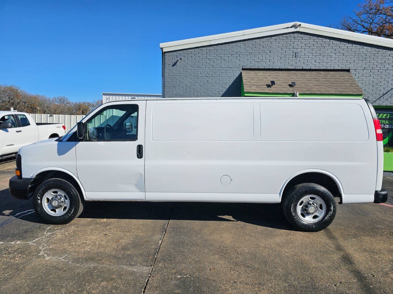 Used 2015 Chevrolet Express 2500 Extended RWD image 6