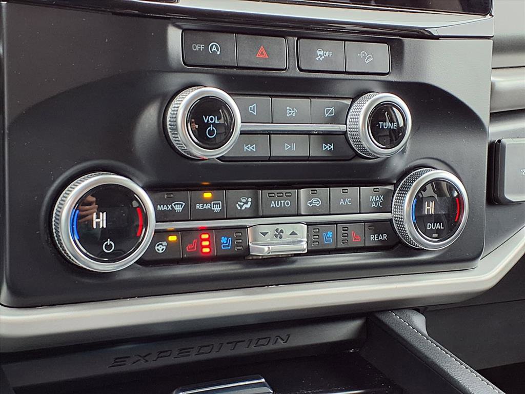 Used 2024 Ford Expedition XLT image 11