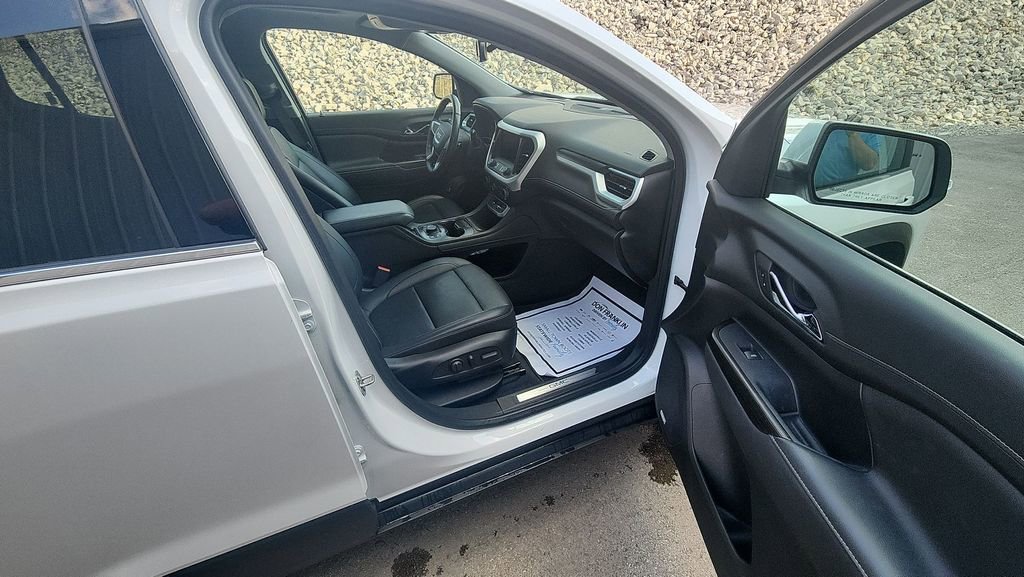 Used 2023 GMC Acadia SLT w/ Preferred Package image 11