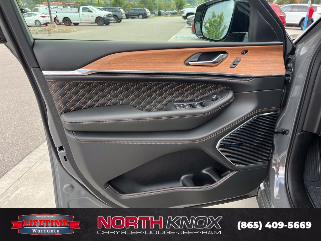 New 2027 Jeep Grand Cherokee L Summit AWD/4WD image 5