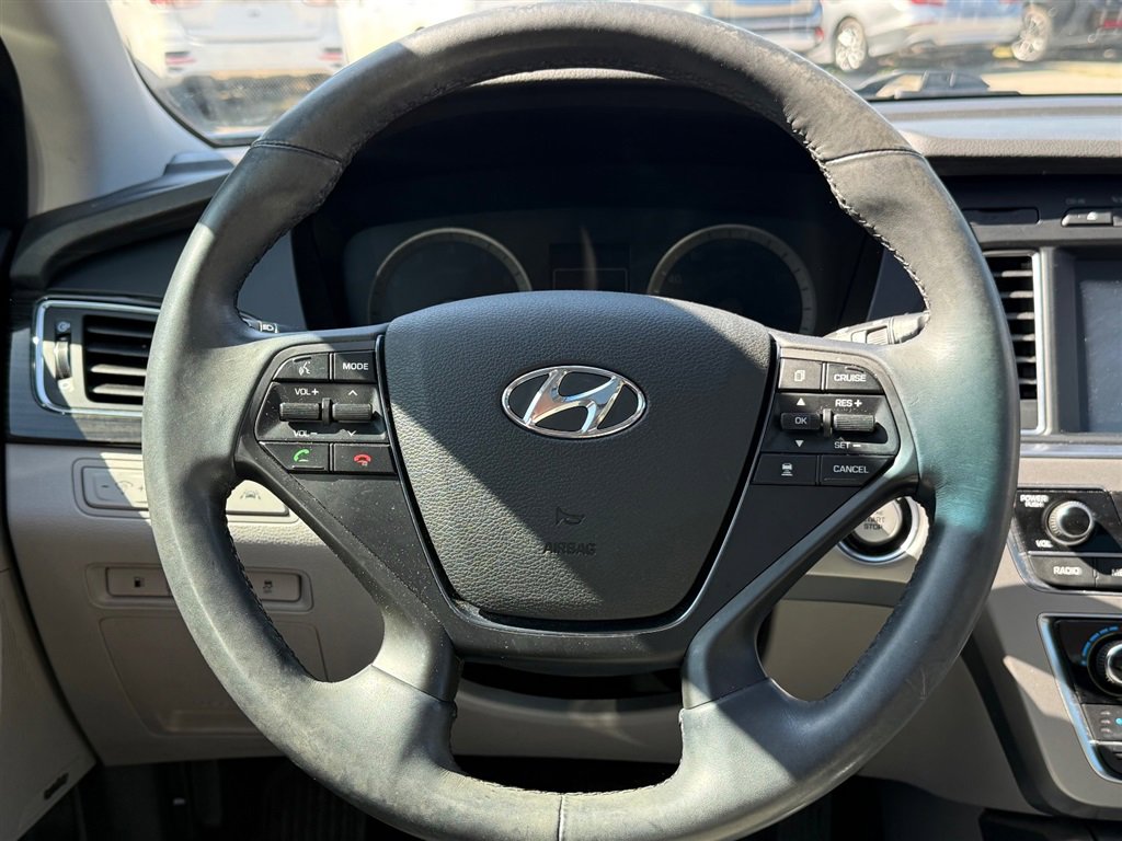 Used 2016 Hyundai Sonata Limited w/ Option Group 05 FWD image 11